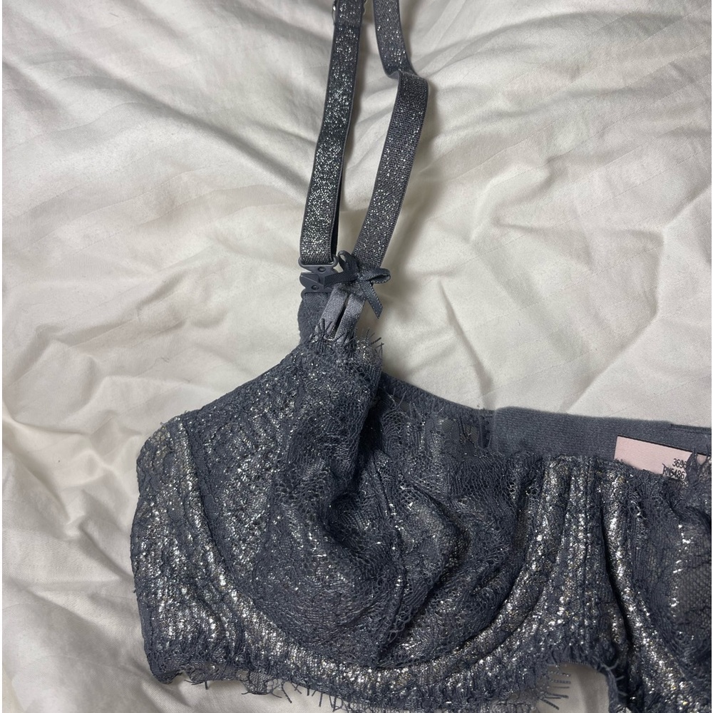 VS Shiny Silver bra